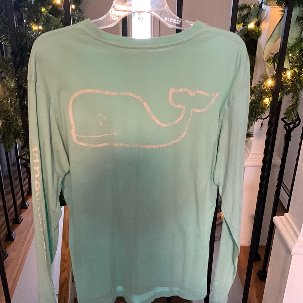 Vineyard Vines, mint green, classic whale logo long sleeve tee in Men’s small.